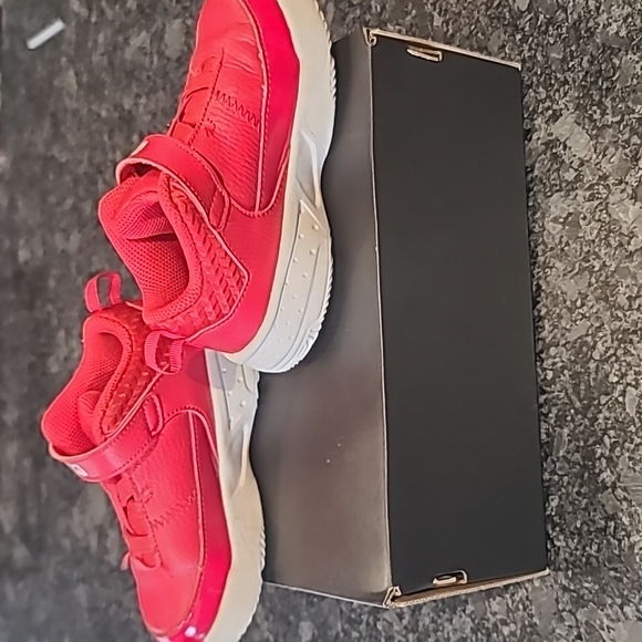 Shoes - Picture 4 of 4